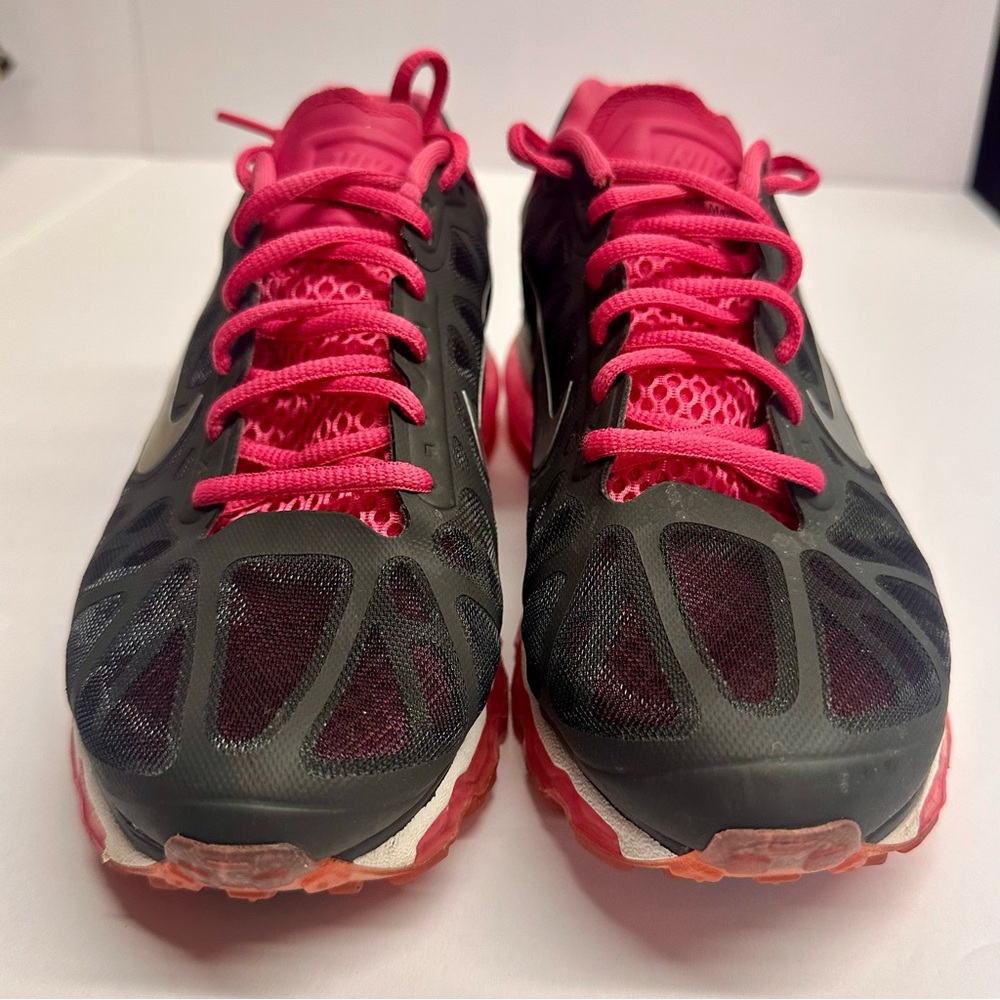 Nike Women's Air max Athletic Shoes in Black and‎ Pink size 7.5 - Picture 2 of 9